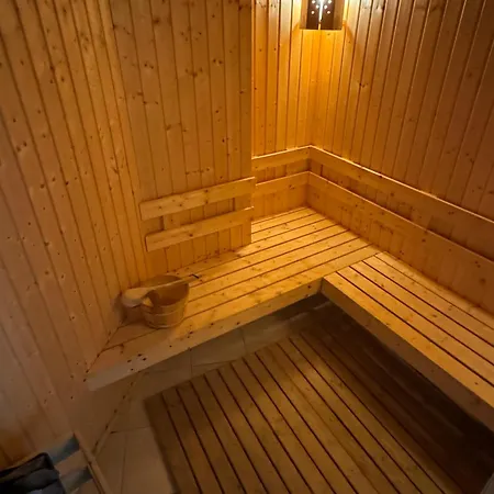 за гости сънрайз флора бийч Apartment Pomorie