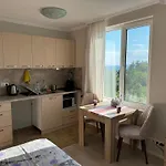 за гости сънрайз флора бийч Pomorie