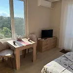 за гости сънрайз флора бийч Apartment