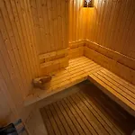 за гости сънрайз флора бийч Apartment Pomorie