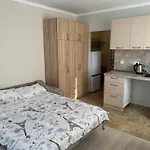 за гости сънрайз флора бийч Apartment Pomorie